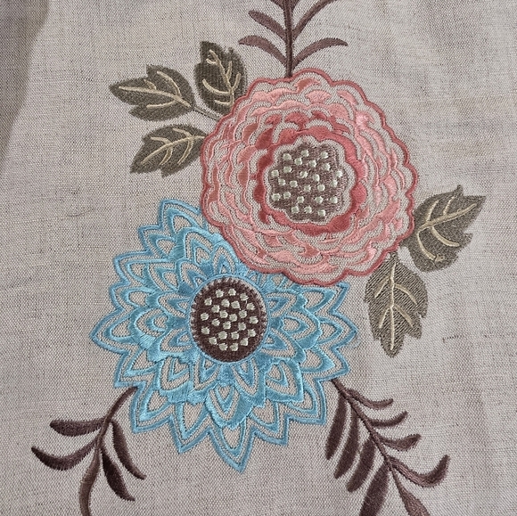 Mercer & Madison Cream Floral Embroidered Linen Blazer - Picture 7 of 8